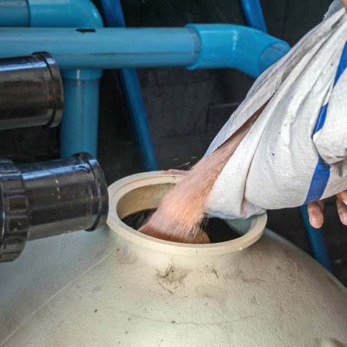 CHANGING_FILTER_SAND_2-min